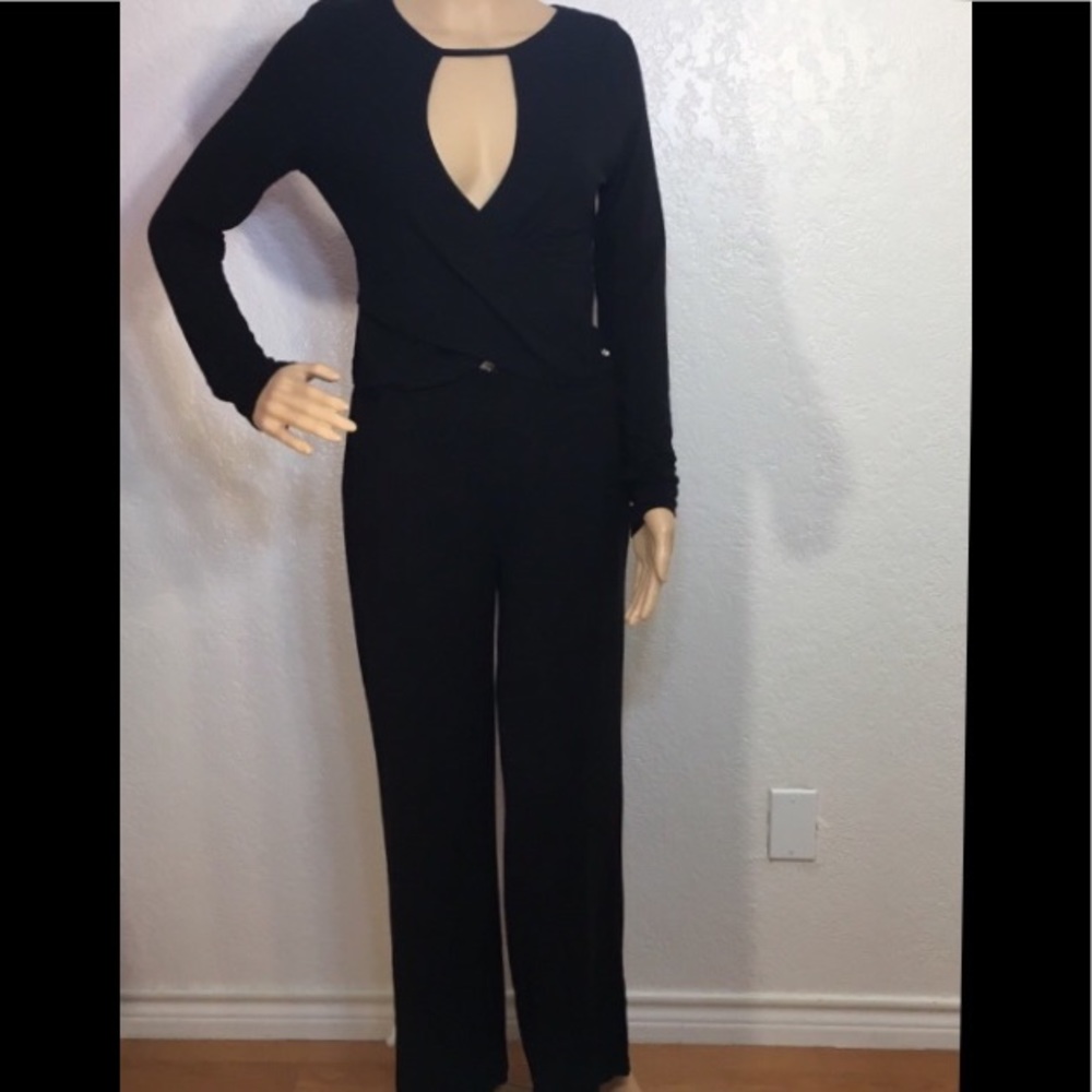 Fabletics Black Keyhole Top & Matching Pants - image 1